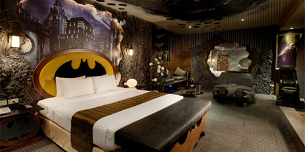 batman themed hotel room