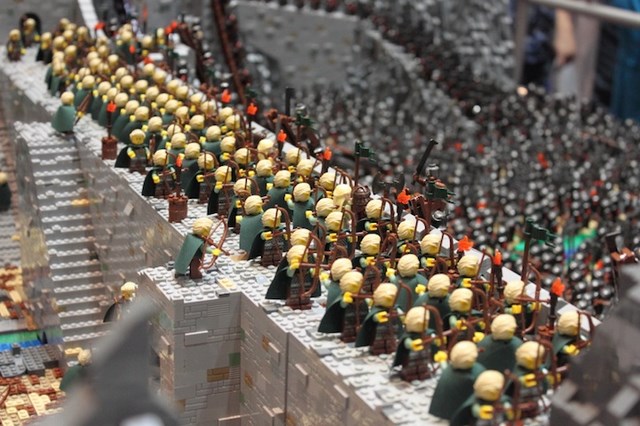 lego lord of the rings helm's deep battle scene