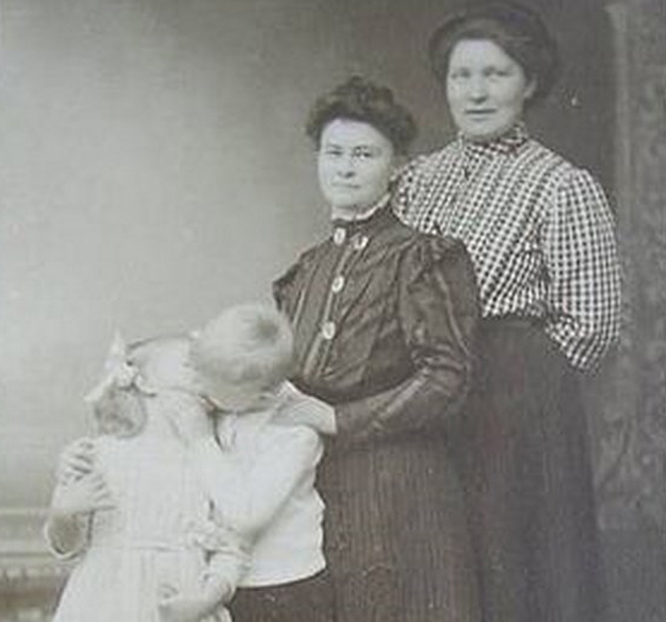 Creepy vintage family photo
